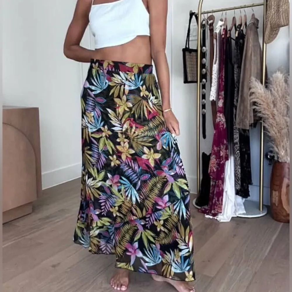 Antthony Tropical Leaf Printed Mesh Knit Tiered Skirt